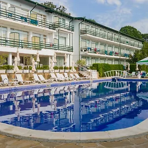 Kini Park & Free Parking Отель